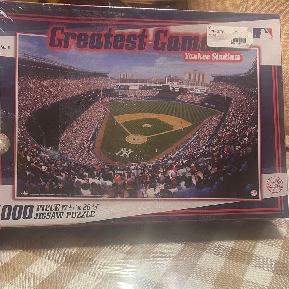 NWT MLB Yankee Stadium 1000 piece Puzzle